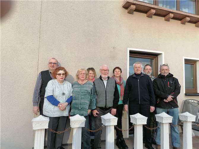 V.li. Eric Baumeister (Beisitzer), Sylvia Baumeister (2. Kassiererin), Annelie Baumgärtner (1. Vorsitzende), Petra Benner (2. Kassenprüferin), Kurt Kister (1. Geschäftsführer), Gerlinde Kech (1. Kassenprüferin), Günter Steube (2. Vorsitzender), Uwe Baumgärtner (1. Kassierer) und Andreas Claassen (2. Geschäftsführer). Fotograph Markus Bischoffberger. Foto: privat