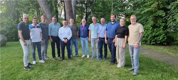 V.li. Erich Seul, Michael Schmitz, Andreas Krupp (2. Beigeordneter), Gerald Harzheim (1. Beigeordneter), Jörg Girolstein, Dirk Gerullis, Werner Nachtsheim (Ortsbürgermeister), Wolfgang Frömbgen, Arnold Mehren, Andreas Weiland, Anne Franken, Andreas Zeidler ( auf dem Bild fehlt Sandy Weber). Foto: privat