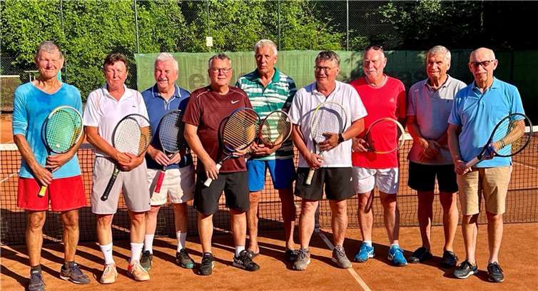 V.li. Ernst Merz, Carl Kipp, Hans-Willi Koch (MF), Dr. Thomas Beyl, Horst Wans, Dr. Werner Beyl, Michael Struth, TVR-Präsident Ulrich Klaus und Karl-Josef Maiwald.  Quelle: Post-Sportverein Koblenz