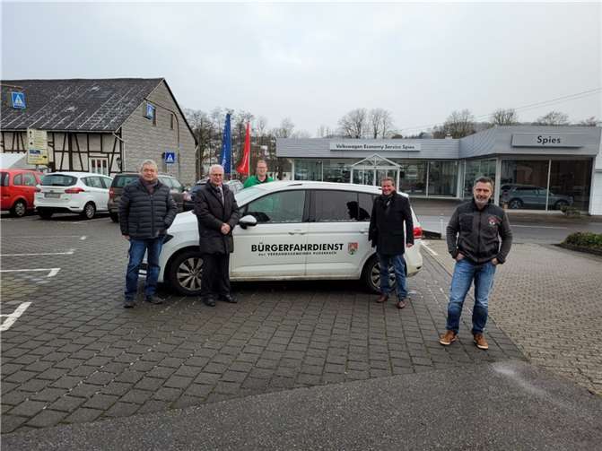 V.li. Erwin Hoffmann (Ehrenamtlicher Koordinator des Bürgerbusses), Volker Mendel (Bürgermeister der VG Puderbach), Philipp Rasbach (Büroleiter der VG Puderbach), Johannes Hörter (Bürgermeisterkandidat für die VG Dierdorf) und Karl Hauck von der Verbandsgemeindeverwaltung Puderbach).Foto: privat