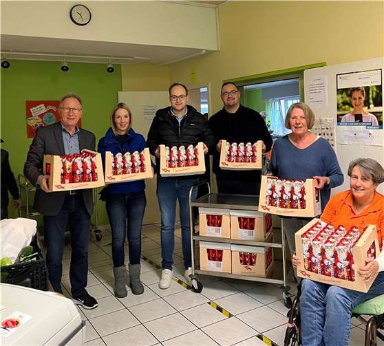 V.li. Erwin Rüddel (MdB), Ellen Demuth (MdL), Pierre Fischer, Sebastian Müller, Ehrenamtliche Helferin der Tafel Asbach und Gabi Krautscheid (Tafel Asbach). Quelle: Junge Union im Kreis Neuwied