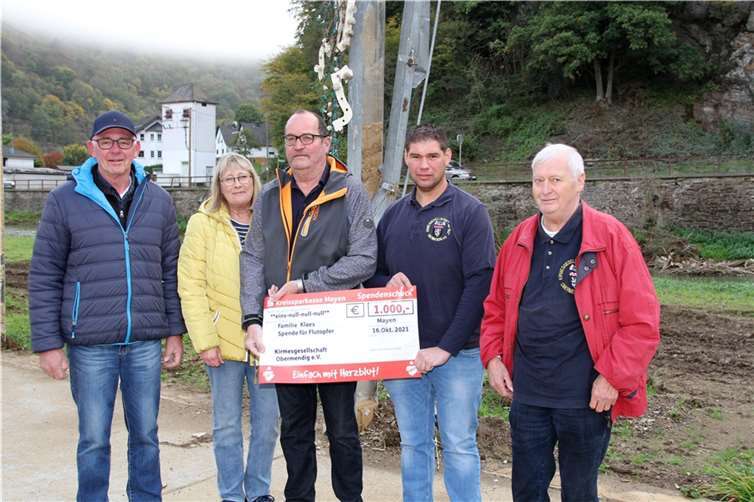 V.li. Familie Klaes, Diethard Andres, Andreas Scheuren und Roman Eultgen.Foto: privat