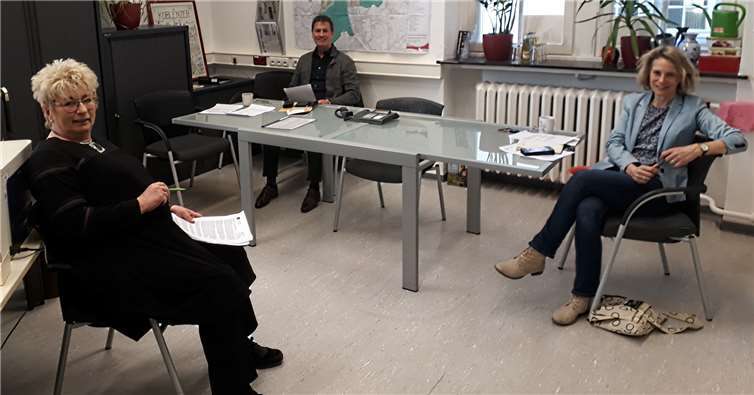 V.li. Fraktionsvorsitzende Marion Lipinski-Naumann, Ratsmitglied Detlev Pilger, MdB und Ratsmitglied Dr. Anna Köbberling, MdL.Quelle: SPD-Stadtratsfraktion