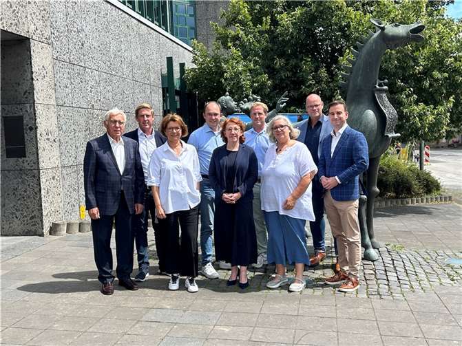 V.li. Fritz Langenhorst, Christoph Schmitt, Sabine Glaser, Jörn Kampmann, Susanne Müller MdL, Andreas Schmitt, Marion Morassi, Frank Klapperich und Marcel Hürter. Foto: Andreas Schmitt