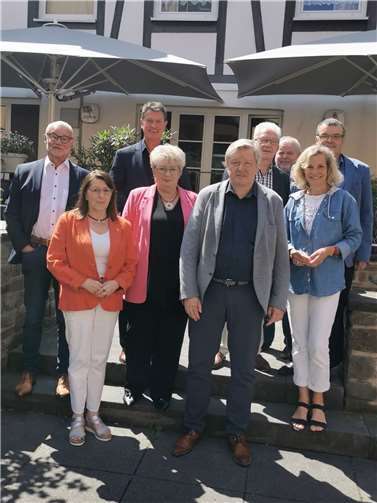 V.li. Fritz Naumann, Gertrud Block, Detlev Pilger, Marion Lipinski-Naumann, Lars Hennemann, Manfred Bastian, Peter Staudt, Dr. Anna Köbberling, Toni Bündgen. Quelle: SPD-Stadtratsfraktion