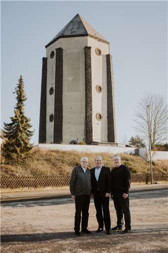 V.li. Gerd Bellinghausen, Bernd Faber, Andreas Bellinghausen am Standort in Mayen am Wasserturm.  Foto: Lars May
