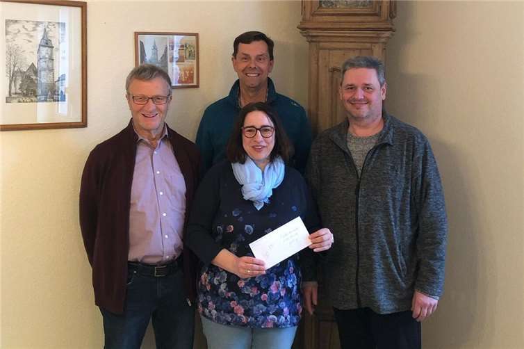 V.li. Hans Bruchhof, Petra Gies- Moskopp und Oliver Hartmann - hinten Ralf Arnold. Foto: NaturFreunde Kettig