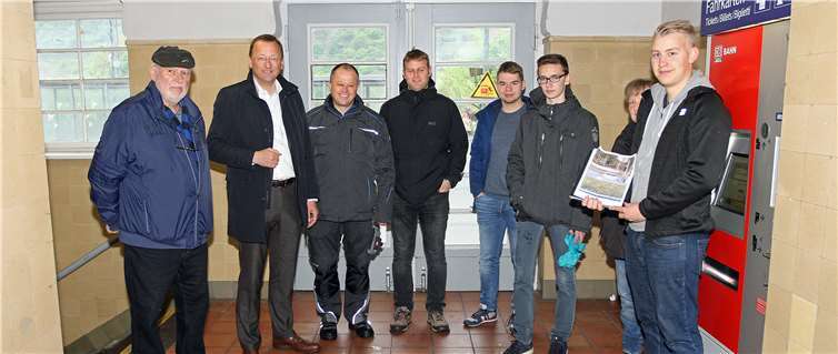 V.li. Hans-Jürgen Kalter, Josef Oster, Jörg Johann, Daniel Hastenteufel, Julius Weber, Lukas Hilgert, Annemie Puth und Maternus Dötsch.Foto: privatprivat