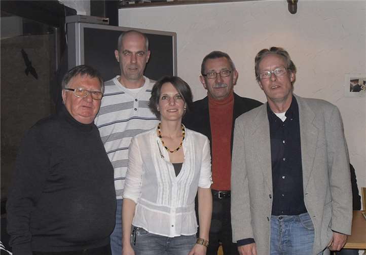 V.li. Hans Wallrath (Geschäftsführer), Ralf Thomm (neu gewählter Erster Vorsitzender), Sandra Füllenbach (zweite Vorsitzende), Claus Beitelstein (Kassenwart), Jochen Bois (Jugendleiter). privat