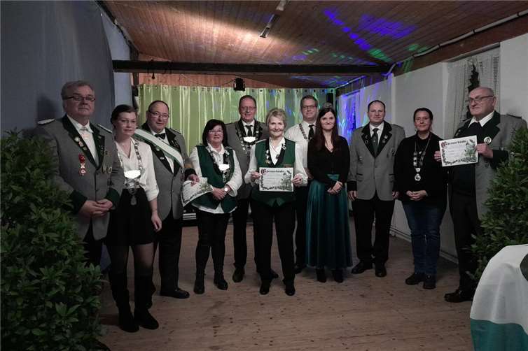 V.li. Harald Schmitz, Sarah Doetsch, Klemens Welling, Doris Hartmann, Horst-Werner Sackenheim, Irene Gdanietz-Müller, Johannes Schmidt mit Ehefrau, Thomas Neuser, Andrea Mülhöfer und Peter Naunheim. Foto: privat