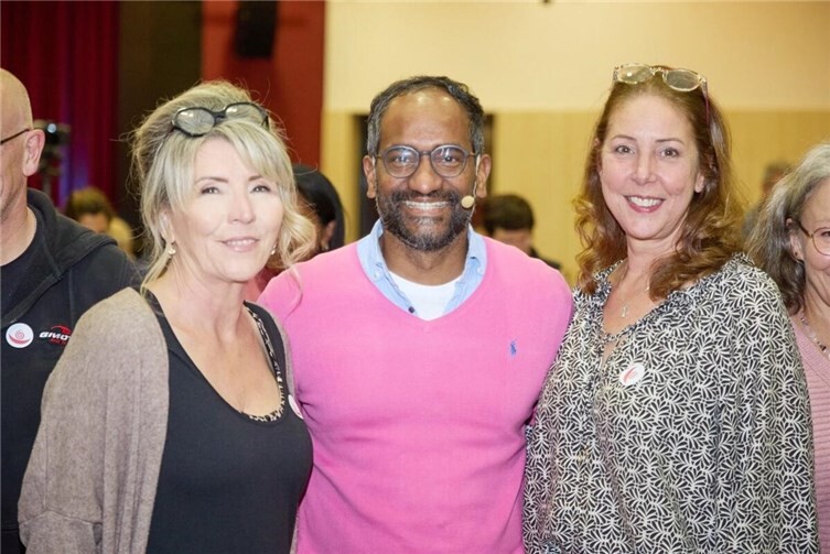Grenzen akzeptieren wir nicht  V.li. Heike Schönborn, Umes Arunagirinathan und Afra Schmidt. Foto: Olaf Nitz