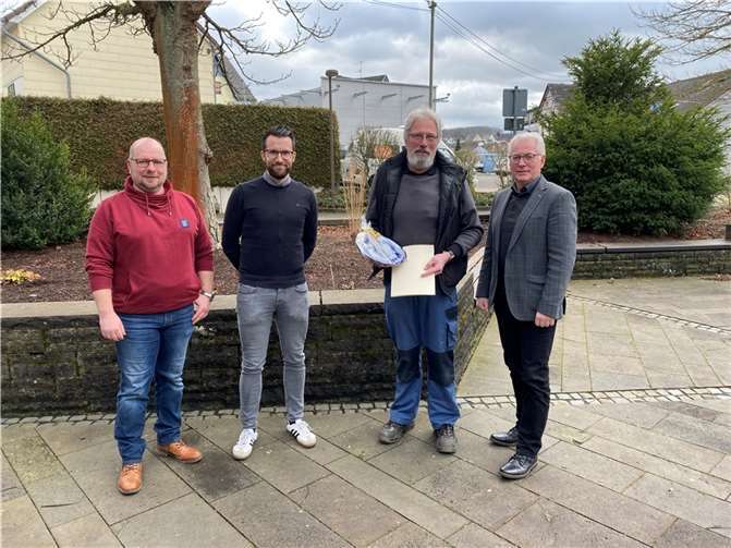 V.li. Heiko Weller, Pascal Hachenberg, Michael Lenz und Bürgermeister Volker Mendel. Quelle: VG Puderbach