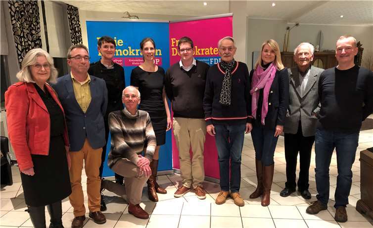 V.li. Helga Frohberg, Ulrich Raible, Daniela Wiedeck, Friedrich Oettler, Bianca Daubenbüchel, Alexander Gilles, Jürgen Meinberg, Jessica Reinbold, Dr. Rudolf Neidert und Frederic Seebohm.Quelle: FDP Wachtberg