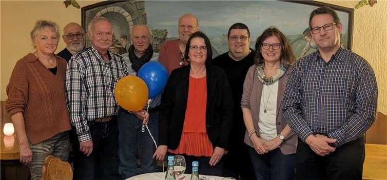 V.li. Helga Heizmann (2. Schriftführerin); Josef Scherhag (1.Beisitzer) Jürgen Heizmann (2.Kassenprüfer), Manfred Kries (2.Beisitzer) Michael Kreutz (2.Kassierer); Jutta Arnold (1.Vorsitzende); Eric Stumm (1.Schriftführer); Sabine Krall (1. Kassiererin); Klaus Krall (2.Vorsitzender). Quelle: FWG Dieblich