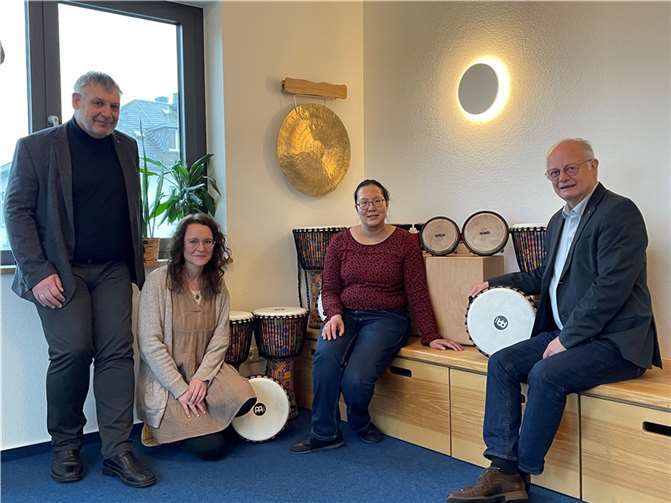 V.li. Helmut Becker (Vertreter des Johanniterordens), Katharina Roth (Musiktherapeutin), Dr. Win See Lam (Oberärztin), Rüdiger Schäfer (Vorsitzender d. Fördervereins). Quelle: Johanniter GmbH