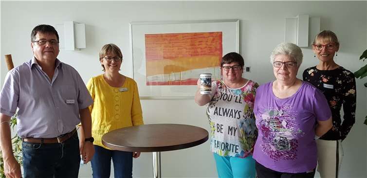 V.li. Helmut Boos, Claudia Schönershoven, Renate Büttner, Elisabeth Fellecke und Monika Michel.Quelle: Kührer Fürsorge GmbH