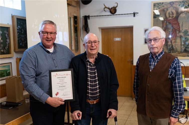 V.li. Helmut Müller (1. Geschäftsführer) ehrt die Gründungsmitglieder Georg Koch und Ewald Nickenig. Fotos: privat
