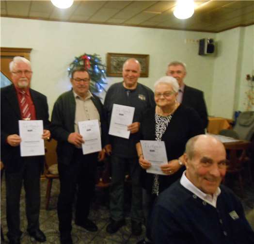 V.li. Herbert Gerhartz, Ignatz Lehnen, Norbert May und Andreas Peifer, vorne Rita Lehnen. privat