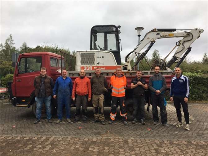 V.li. Herr Reichrath, Herr Nowak, Herr Wiese, Herr Kretschmann, Herr Schmitz, Herr Hilken, Herr Harlimann, Herr Breidtscheidel.Fotos: Regina Haase