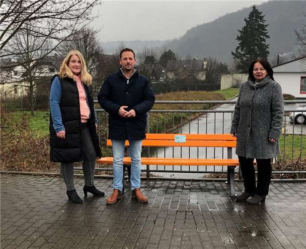 V.li. Herta Stiren, Bürgermeister Björn Ingendahl und Rita Gilles. Foto: Stefanie Hoppe