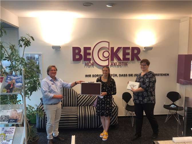 V.li. Hörakustikmeister und CI-Akustiker Stefan Saul, Ruslana Sawosch, Hörakustikmeisterin Christina Remy.Quellen: BECKER Hörakustik