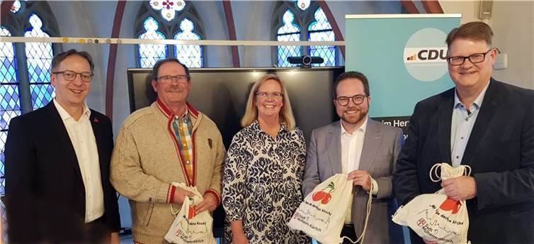 V.li. Horst Hohn (Kreistagsmitglied, Geschäftsführer der CDU-Kreistagsfraktion), Thomas Kreuter (Vorsitzender Obstbauring Koblenz), Silke Billker (Stadtbürgermeisterkandidatin), Pascal Badziong (Erster Kreisbeigeordneter) und Ralf Seekatz (Europaabgeordneter). Quelle: CDU-Stadtverband Mülheim-Kärlich