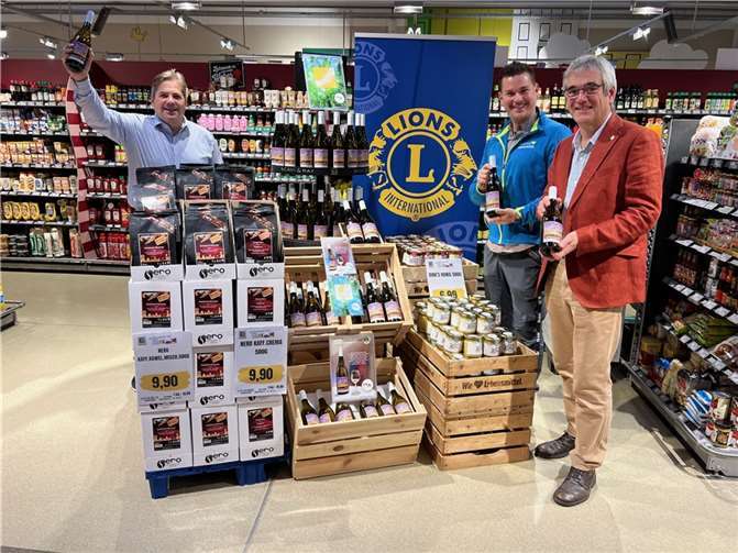 V.li. Inhaber Dirk Goerzen, Marktleiter Konrad Knocke und Lionspräsident Konrad Hähn. Quelle: Lions Club Koblenz