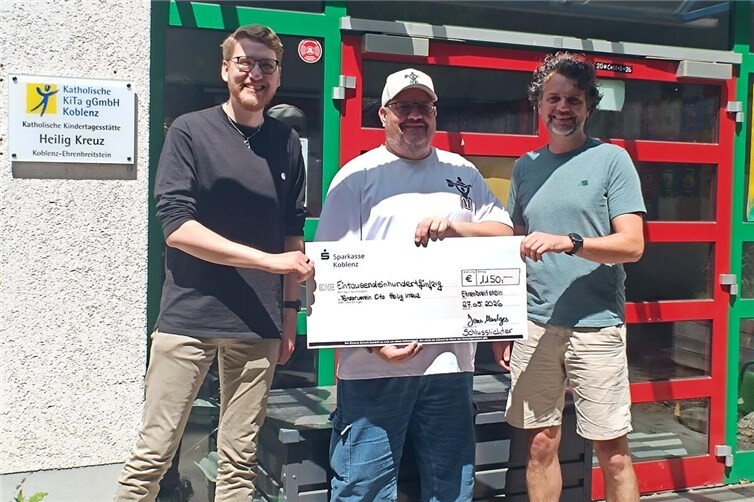 V.li. Jean -Marie Zell (ständige stellvertretende Standortleitung), Jens Mentges( Silberrücken) und Karsten Dupont ( Vorsitzender Kita Förderverein).