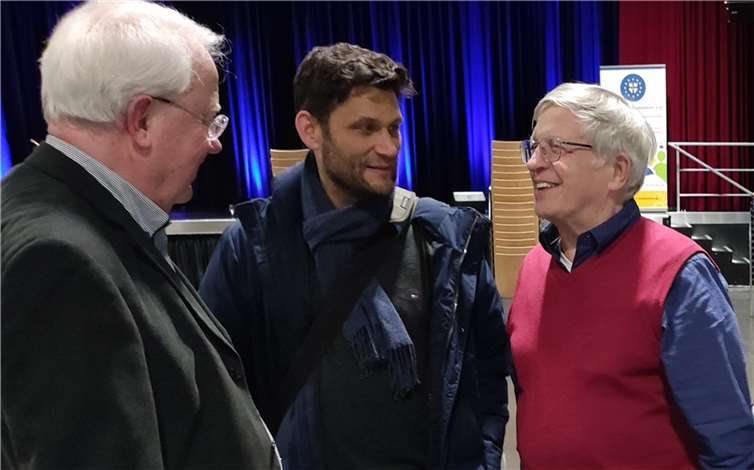V.li. Jens Biesterfeld, 1. Vorsitzender des Bürgervereins Meckenheim, im Gespräch mit Christian Ehring und Klaus-Peter Treche, 2. Vorsitzender des Vereins. Quellen: Bürgerverein Meckenheim
