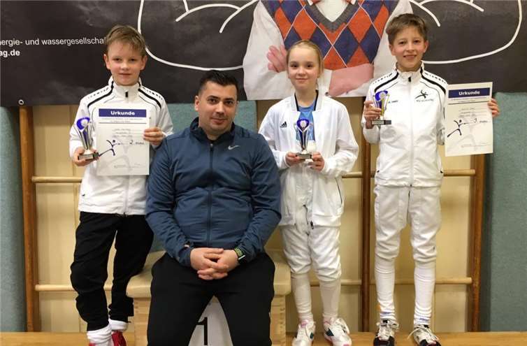 V.li. Jesko Steinberg, Trainer Marius Galatanu, Sofie Bonet und Patrick Schall.Quelle: Fechterbund Mittelrhein