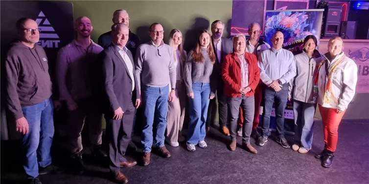V.li. Joachim Scholer, Arne Kurth, Jürgen Jung, Peter Ebeling, Andreas Oberanner, Natalie Bleser, Tuana Fincke, Marcus Menster, Ulrike Mohrs, Olav Kullak, Markus Schmitt, Vanessa Höfer und Jennifer De Luca. Foto: Stadt Koblenz/Susan Kraus