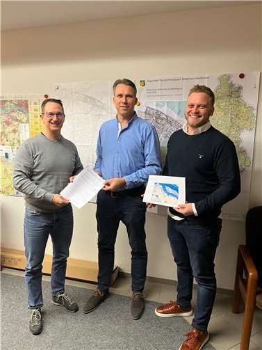 V.li. Jörg Heyer, Ortsbürgermeister Jürgen Karbach und Andrè Schäfer. Quelle: BI „Erhalt Naherholungsgebiet Alter Rheinarm Kaltenengers“
