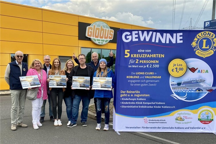 V.li. Jürgen Scholz (Lions Club), Christa Denkel aus Koblenz, Jürgen Grünwald (Reisebüro Wiedtal), Jennifer Mäurer aus Koblenz, Manuela und Mario Andernach aus Mülheim-Kärlich, Tom Schilling (Lions Club), Gisela Lehmitz-Zorn aus Holzappel. Nicht im Bild: Rainer Klein aus Niederfell.