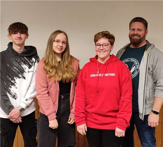 V.li. Jugendsprecher Luis Granderath, Jugendsprecherin Clara Klein, Stellv. Jungschützenmeisterin Johanna Imgrund und Jungschützenmeister Christian Klein. Foto: Helga Klein