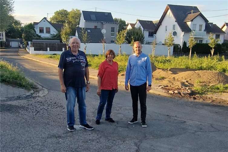 V.li. Karl-Heinz Schmalenbach, SPD Stadtrat - Karin Rössler, SPD Fraktionssprecherin - Thomas Schneider, SPD Stadtrat.  Foto: SPD Weißenthurm