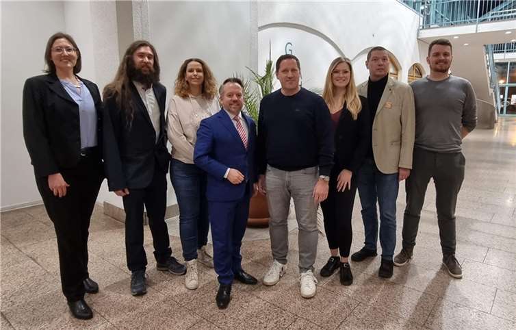 V.li. Kathrin Laymann, Jan Müller, Martina Simonis, Stephan Wefelscheid (MdL), Arnold Waschgler, Karina Blätter, Daniel Thomas Geis und Philip Marx.  Quelle: Freie Wähler Mayen-Koblenz