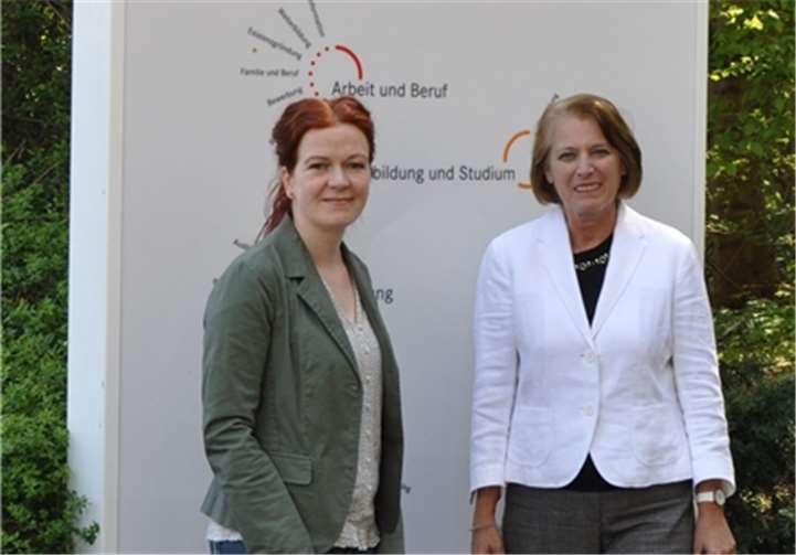 V.li. Katja Dörner wurde von Marita Schmickler-Herriger bei ihrem Besuch der Agentur für Arbeit Bonn/Rhein-Sieg empfangen.privat
