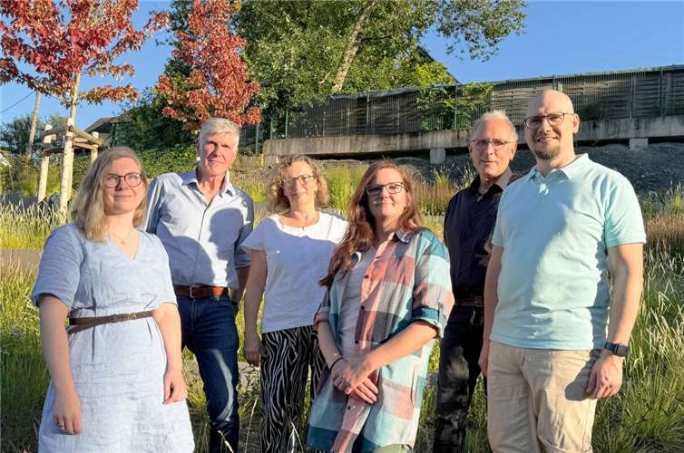 V.li. Kerstin Hauke, Herbert Brockmann, Bettina Martin-Weber, Simona Herrmann, Wolfgang Weik, Marlon Wrasse.  Foto: Perizat Haupt