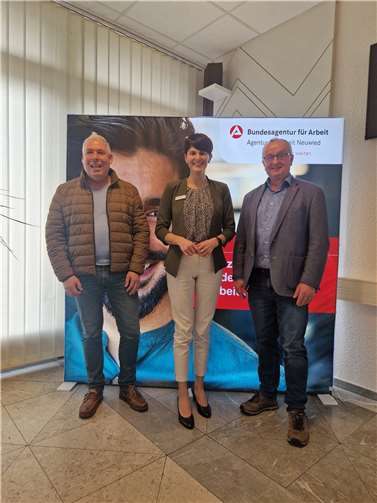 V.li. Kreishandwerksmeister -Ralf Winn, mitte: Geschäftsführung Agentur für Arbeit Neuwied -Stefanie Adam, rechts: Geschäftsstellenleiter Kreishandwerkerschaft Rhein-Westerwald –Matthias Dahmen. Foto: privat