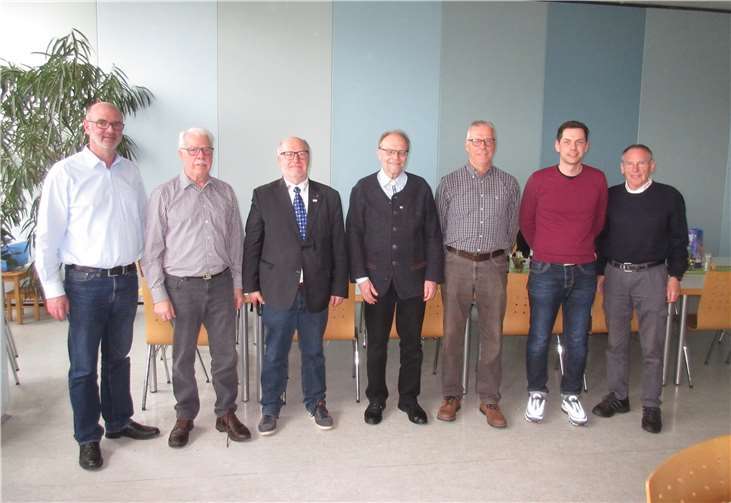 V.li. : Landesgruppenleiter Werner Peter, Jubilar Friedhelm Unterberg, Jubilar Rolf Niemeyer, Beisitzer und Ehrenmitglied Norbert Walter, Jubilar Peter Gerhards, Jubilar Rolf Niemeyer, Verbindungsstellenleiter Johannes Heim, Beisitzer und Ehrenmitglied Dieter Schottes.Foto: privat