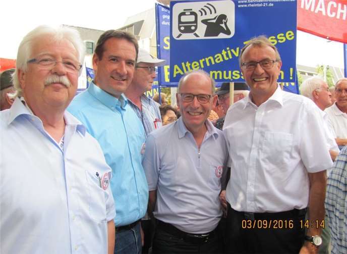 V.li. Landrat Rainer Kaul aus Neuwied, Bürgermeister Georg Hollmann, Erster Beigeordneter Thomas Przybylla und Stadtbürgermeister Gerd Heim.