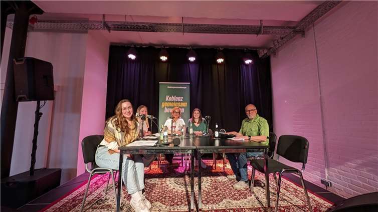 V.li. Lena Schmoranzer, Leni Wallmroth, Astrid Fries, Kim Theisen und Christoph Rauland. Foto: Janina Luipers