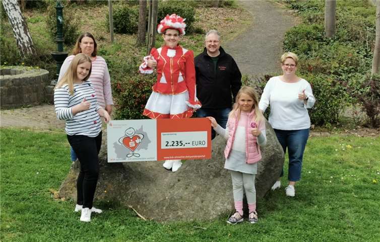 V.li. Lena Weber, Alexandra Nachtsheim, Juli Nachtsheim, Arnold Mehren, Clara Kallies und Sandy Weber.Foto: privat