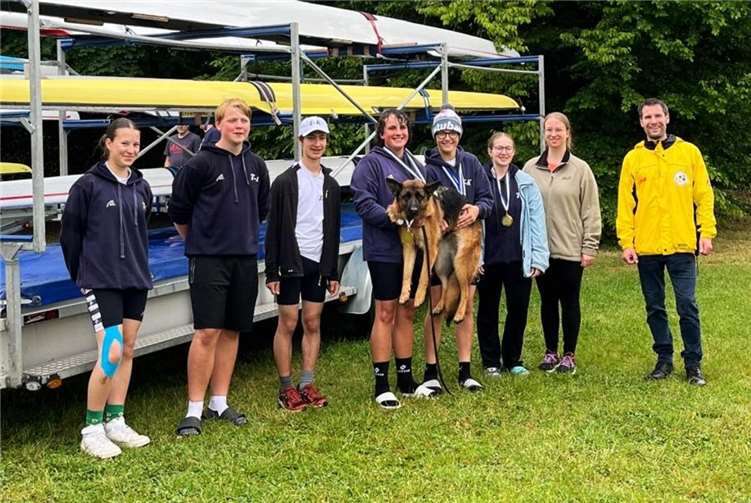 V.li. Lenja Birkenbeil, Moritz Wich-Glasen, Simon Wöhrl, Theo Arntz, Nils Isaak, Neele Riehl sowie die Betreuer Susanne Sobol und Timo Sesterhenn. Foto: Martina Arntz