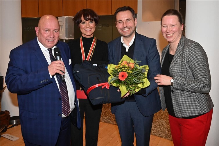 V.li. Leo Biewer, Ulli Piel-Schilling (Pressesprecherin DRK Koblenz/Mittelrhein), Oberbürgermeister David Langner (neuer DRK-Vizepräsident), Sabine Anspach (neue Präsidentin DRK Kreisverband Koblenz).