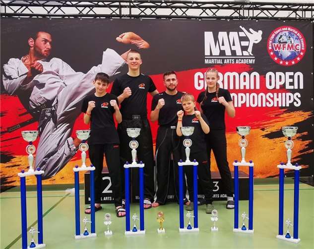 V.li. Leo Stach, Till Wagner, Marco Mosdzien, Jonas Ewy und Jule Fandel. Quellen: Outcast Fighting e.V.