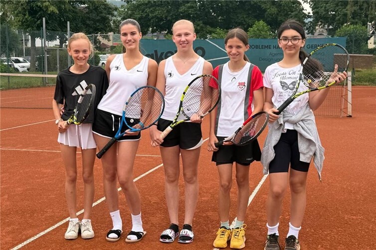 V.li. Lilli Knopp, Adelia Li Pira, Adele Hochkircher, Annika Udert, Azra Araz.