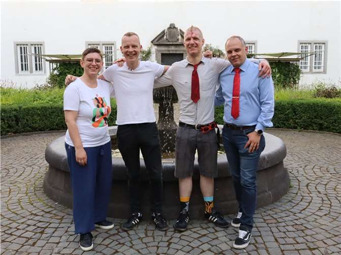 V.li. Loriana Metzger (Die Linke), Oliver Antpöhler-Zwiernik (Die Linke), Kevin Wilhelm (Die PARTEI) und Florian Niedt (Die PARTEI). Foto: privat