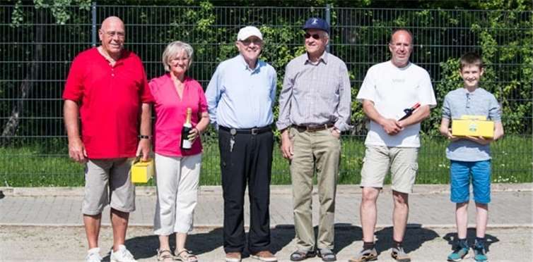 V.li. Lothar und Rosi Mühlenbeck, Piero Dellarolle, Gerhard Barning sowie René und Yanik Bernhardt.