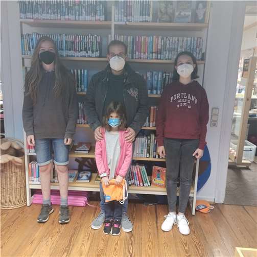 V.li. Louis Gutscher, Johanna Volk (vorne) und Finja Baldes.Foto: Stadtbücherei Adenau, Gaby Heugen-Ecker